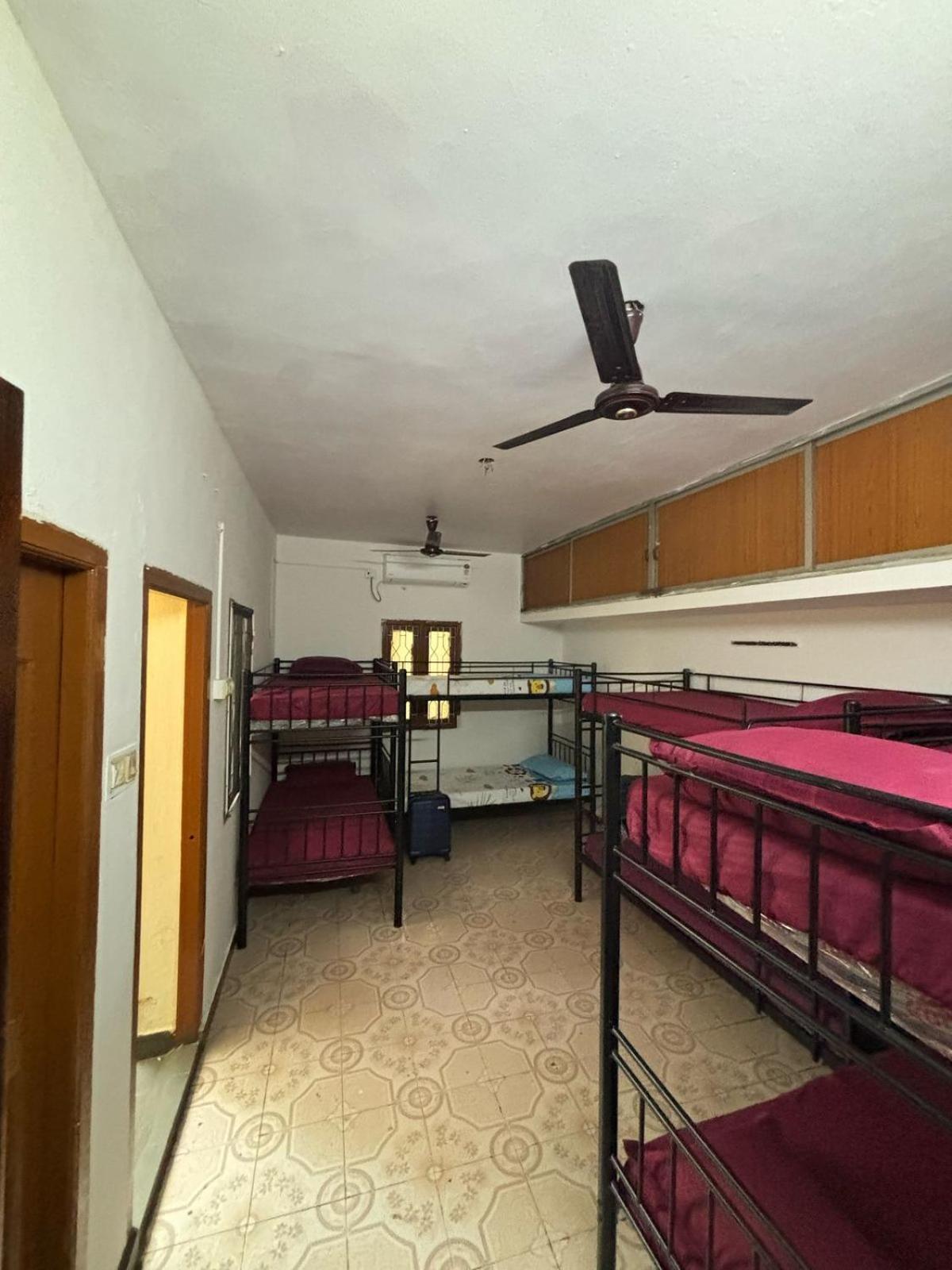 Hostel Madras Екстериор снимка